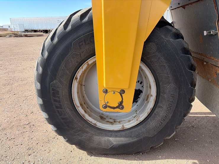 2016-agco-terragator-9300-image-45