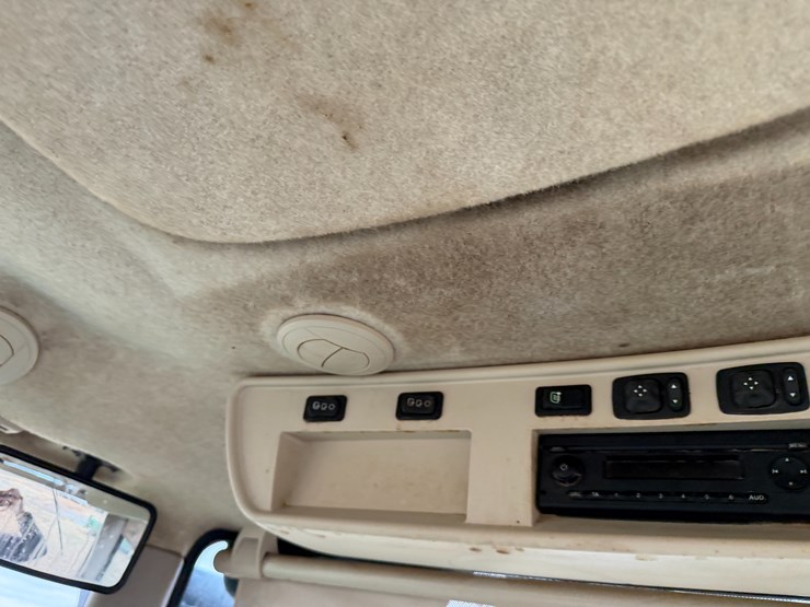 #38653-•-2017-john-deere-8270r-mfwd-tractor-image-61