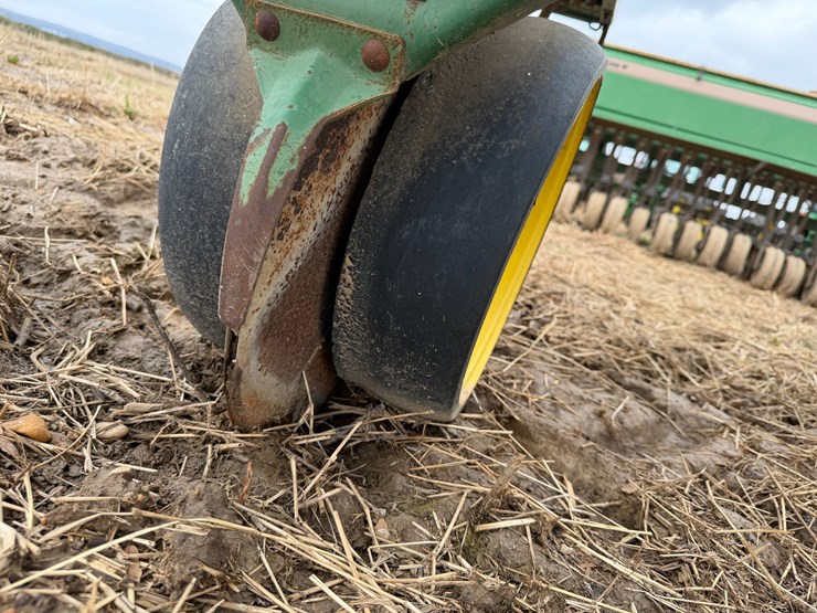 john-deere-7300-image-40