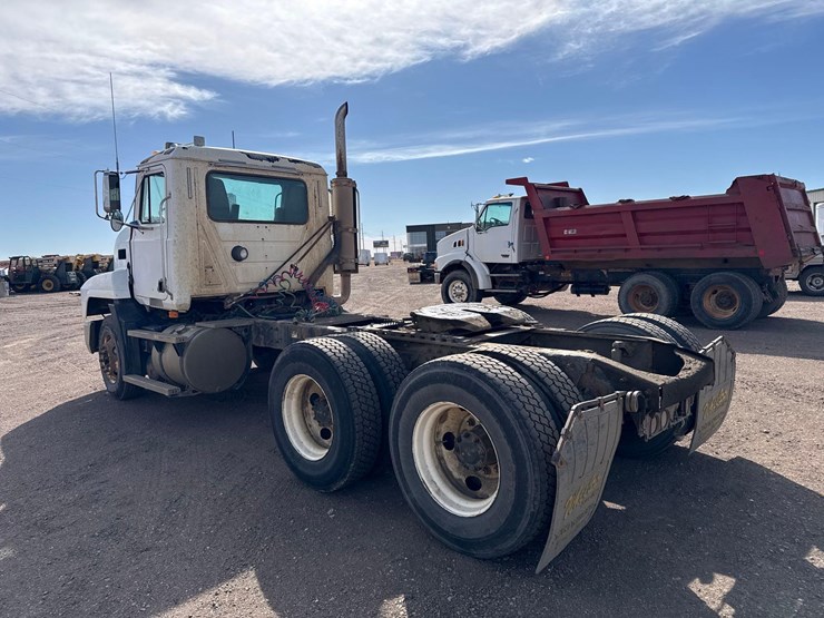 2003-mack-ch613-image-4