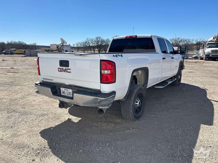 2015-gmc-3500-image-3