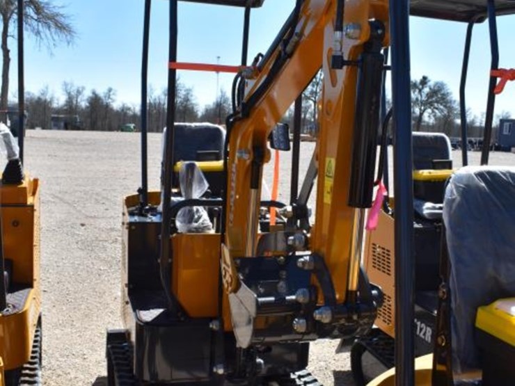 ats-rt12r-mini-excavator-(serial-#-25121608)-image-2