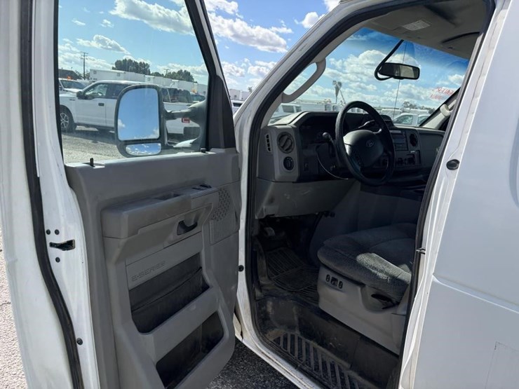 2011-ford-e350-image-14
