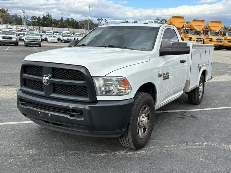 2018-dodge-2500-image-1