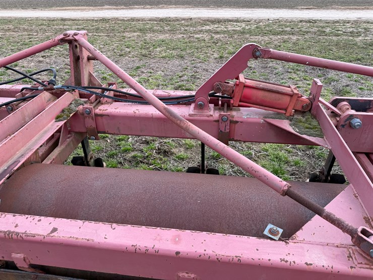 #38713-•-w&a-1726-8-row-38"-bedder-roller-image-18