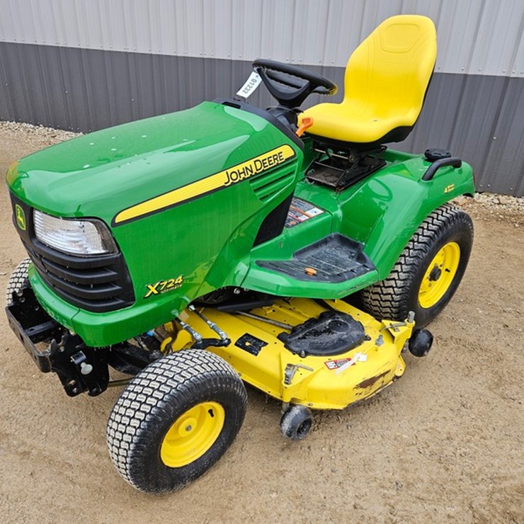 2011 JOHN DEERE X724