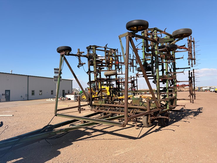 john-deere-1010-image-1