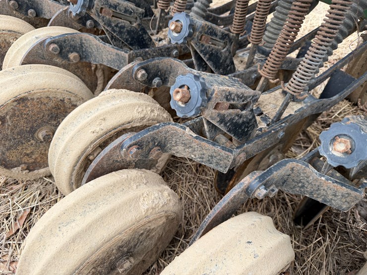 #38669-•-great-plains-spd20-20'-grain-drill-image-12