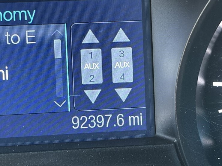 2015-ford-explorer-image-13