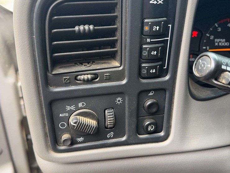 2005-chevrolet-silverado-3500-image-17