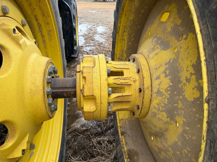 2014-john-deere-8260r-image-12