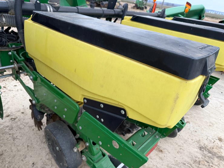 john-deere-1725-image-36