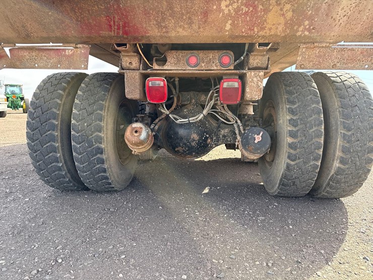 2005-sterling-lt8500-image-14