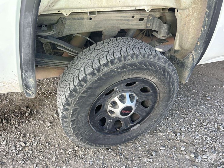 2015-gmc-3500-image-25