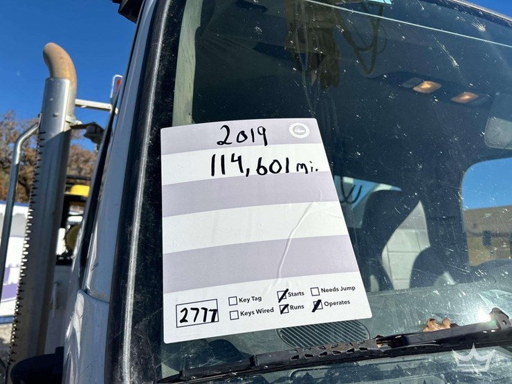 2019-freightliner-m2-106-image-10