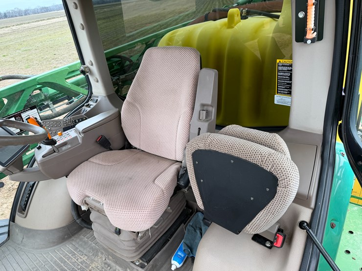 2015-john-deere-r4030-image-84