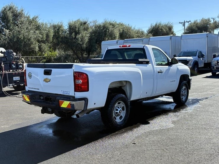 2011-chevrolet-2500hd-image-3