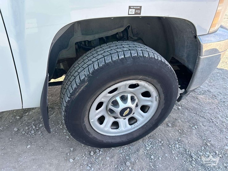 2013-chevrolet-silverado-3500hd-image-29