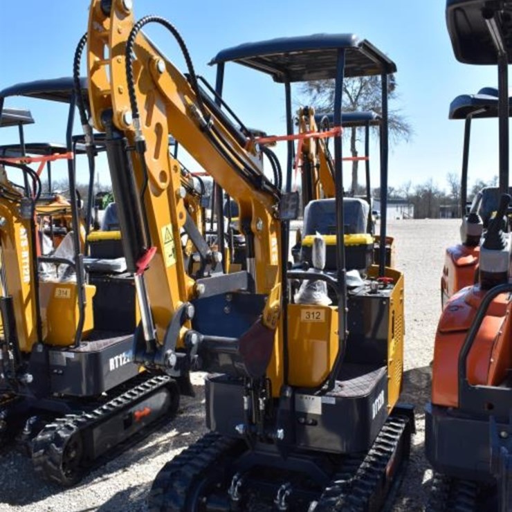 ATS-RT12R MINI EXCAVATOR (SERIAL # 25121611)
