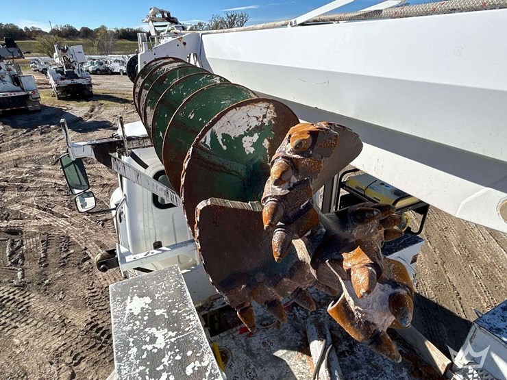 2019-freightliner-m2-106-image-40