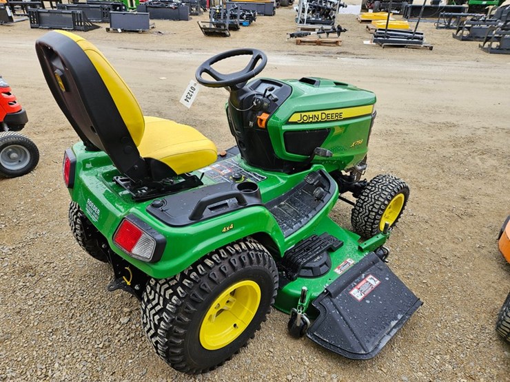 2023-john-deere-x758-image-5
