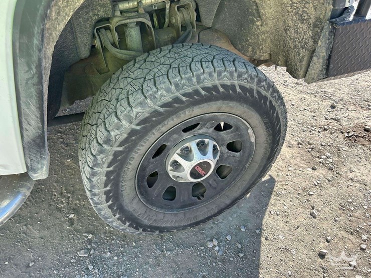 2015-gmc-3500-image-26