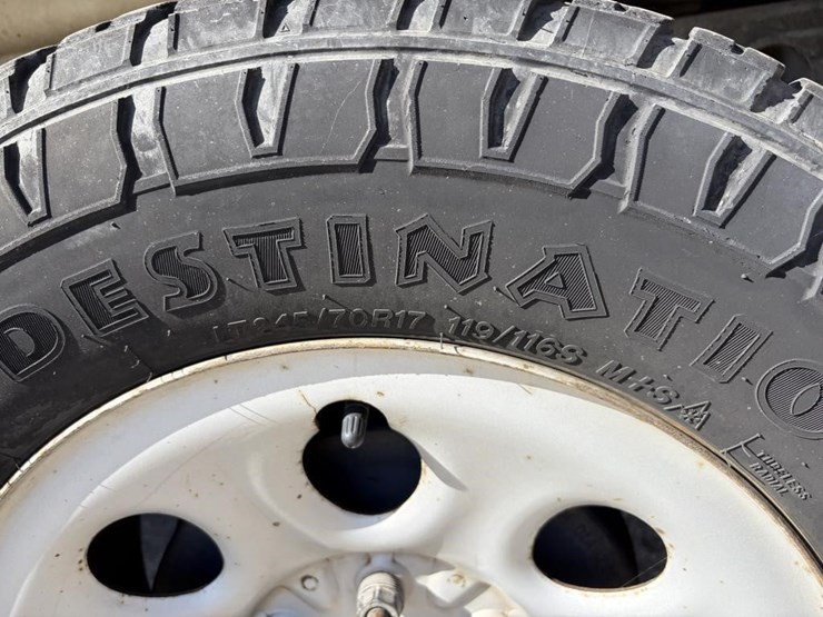 2011-chevrolet-1500-image-24