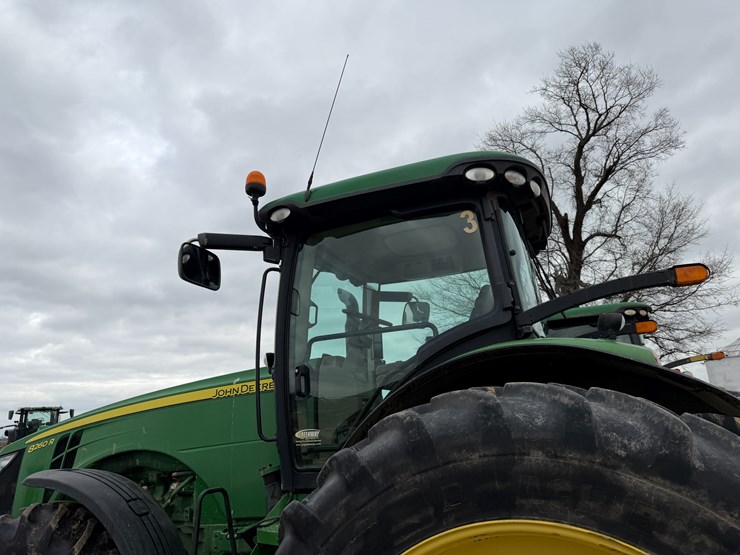2014-john-deere-8260r-image-26