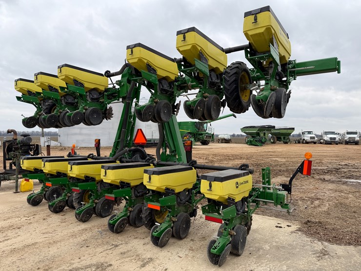 john-deere-1725-image-3