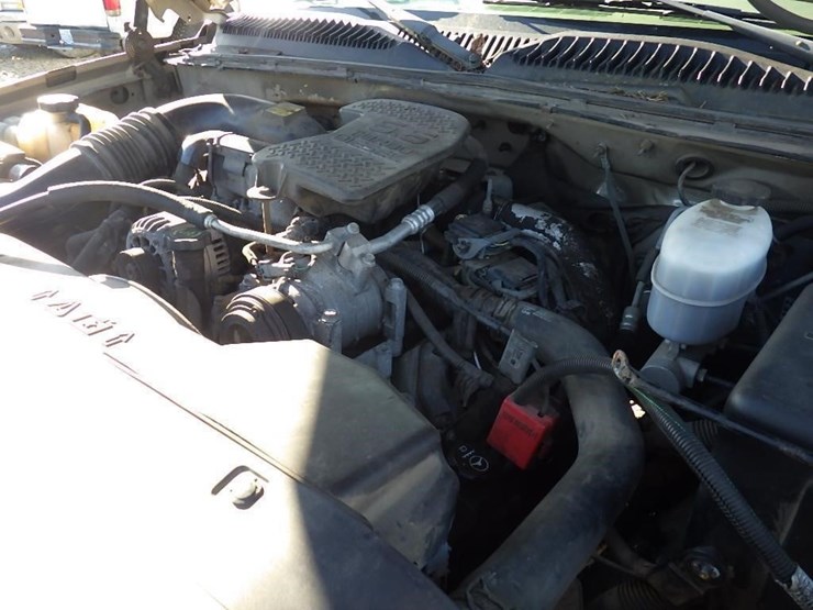 2004-chevrolet-3500-image-6