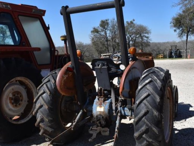 ford-tractor-image-4