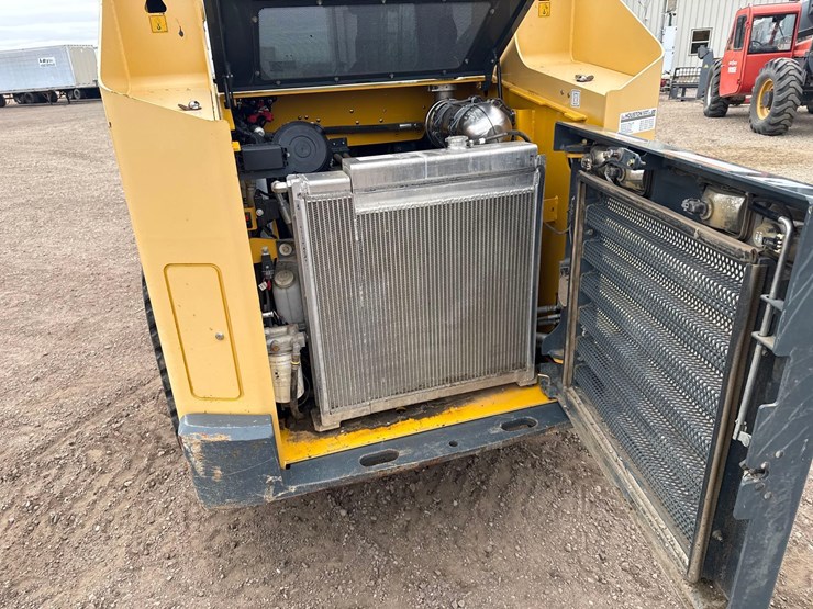 2017-gehl-250-image-14