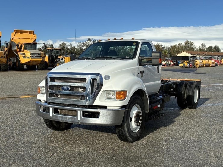 2015-ford-f650-image-1