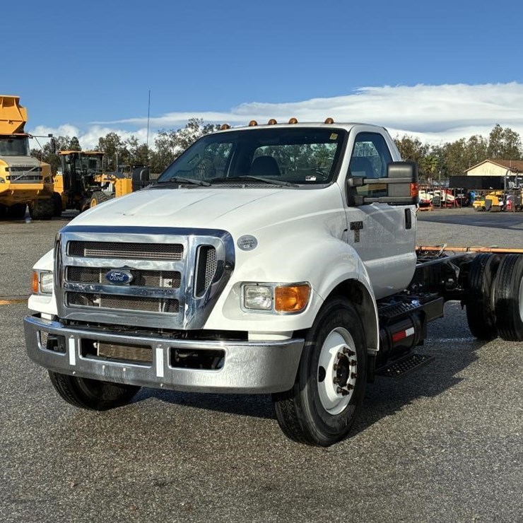 2015 FORD F650