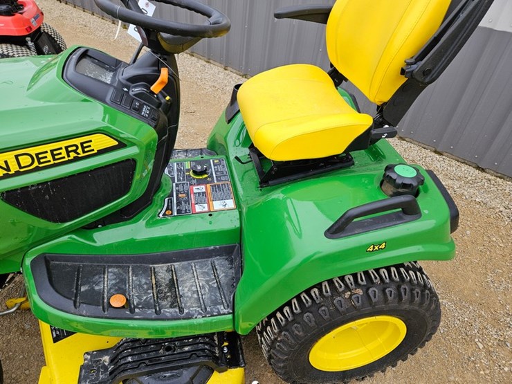2020-john-deere-x758-image-10