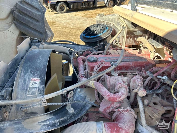 2019-freightliner-m2-106-image-8