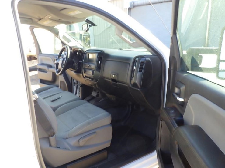 2018-chevrolet-2500hd-image-6