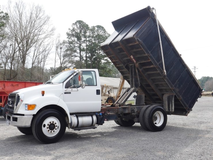 2015-ford-f750-xlt-image-2