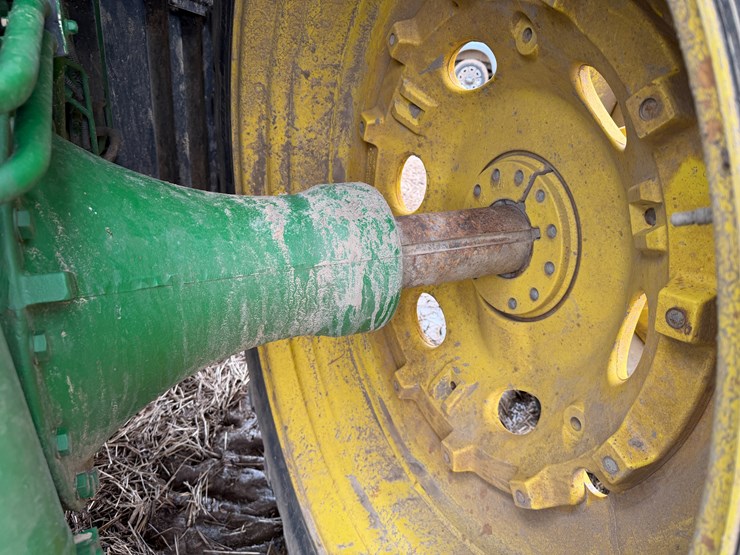 2014-john-deere-8260r-image-11