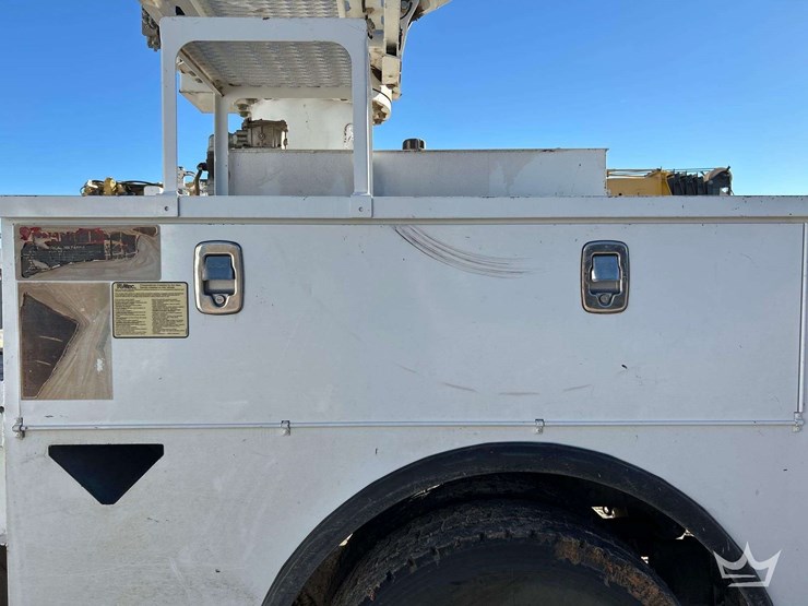 2019-freightliner-m2-106-image-28