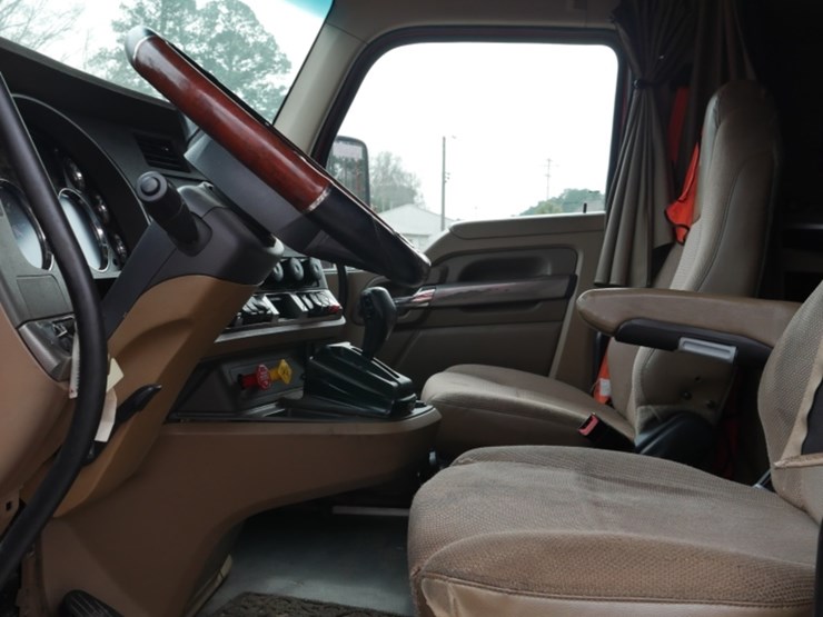 2016-kenworth-t680-image-14