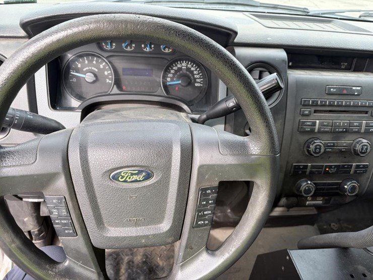 2014-ford-f150-xl-image-11