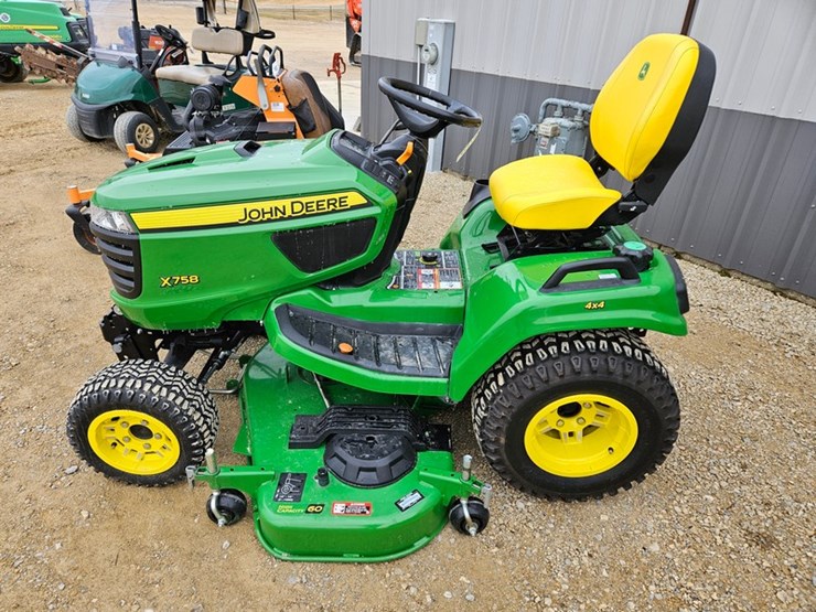 2023-john-deere-x758-image-2