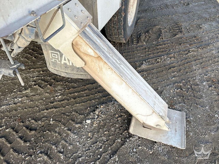 2019-freightliner-m2-106-image-27