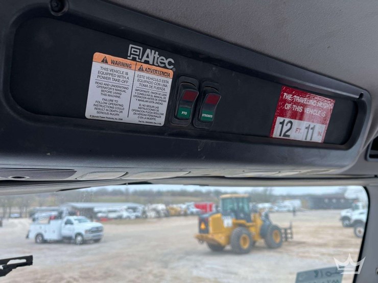 2018-freightliner-m2-106-image-19