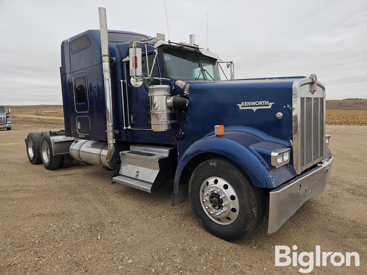 2005-kenworth-w900b-image-3