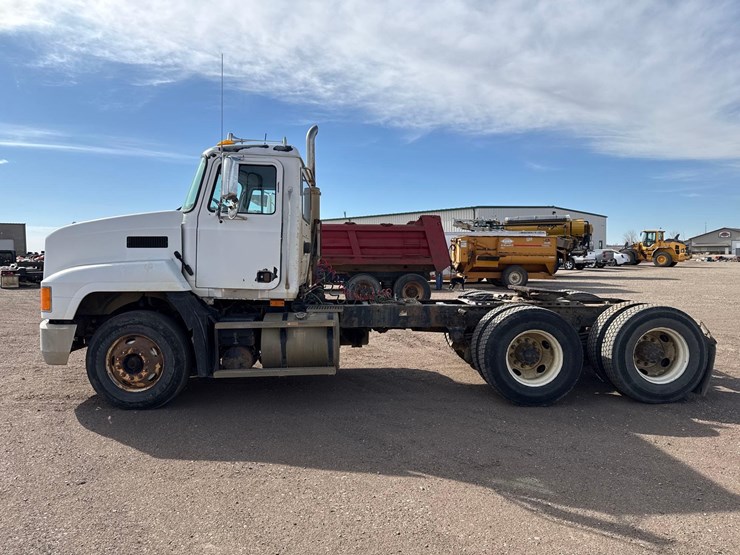 2003-mack-ch613-image-6