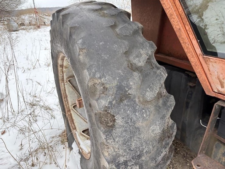 allis-chalmers-8030-tractor---off-site-image-6