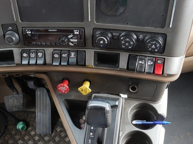 2016-kenworth-t680-image-31