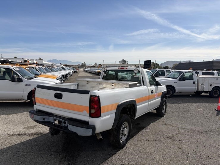 2005-chevrolet-silverado-2500-image-3